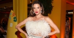 'Thiên thần' Alessandra Ambrosio khoe vai trần quyến rũ tại sự kiện
